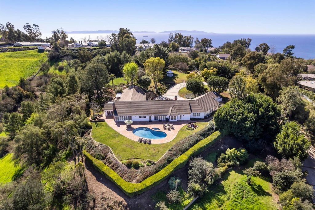 La vente d'une maison de 12,5 millions de dollars établit un record en 2023 (jusqu'à présent) pour la péninsule de Palos Verdes