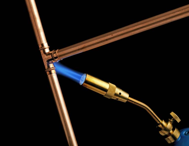 Comment couper et souder un tuyau en cuivre