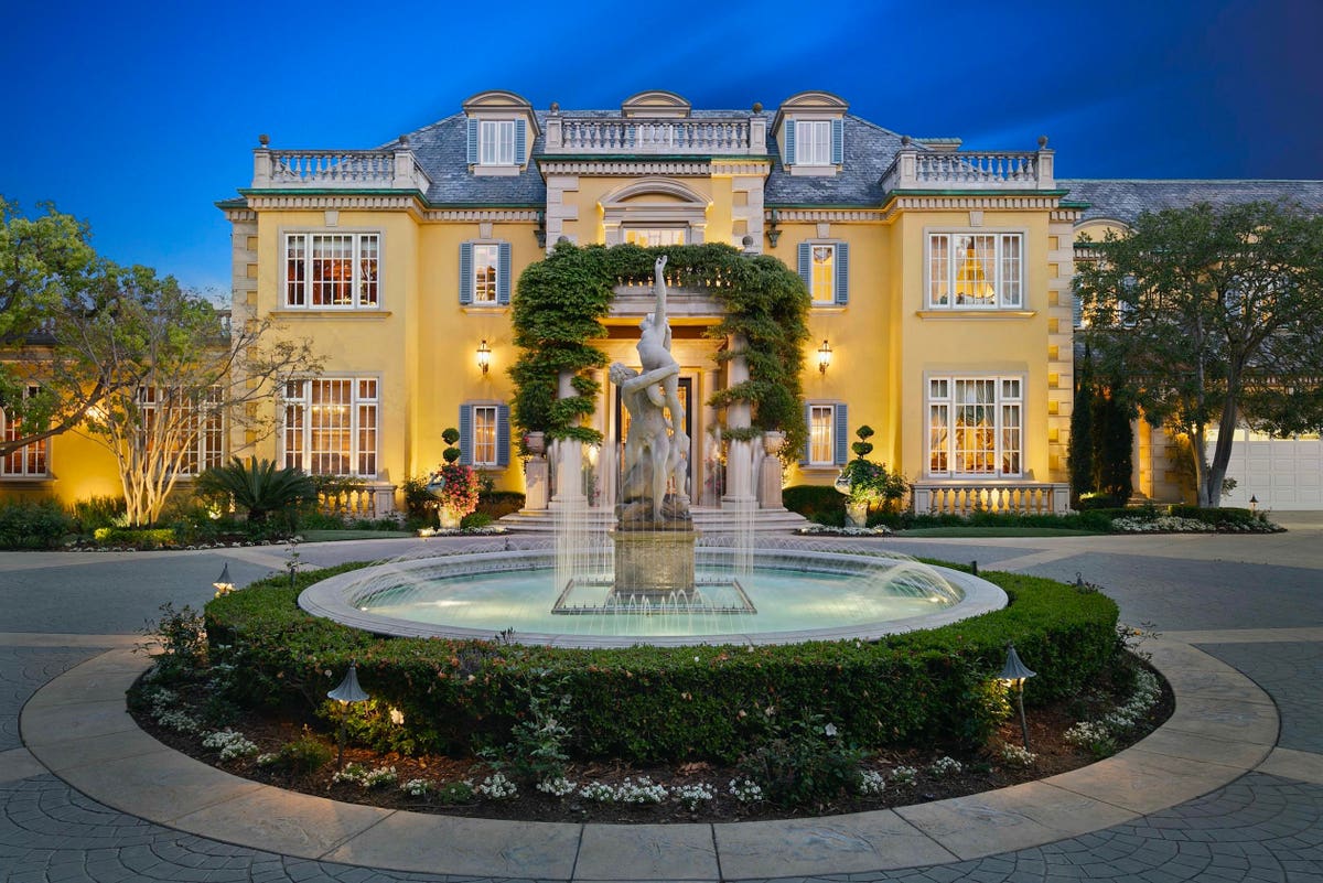 Le rockeur Rod Stewart met en vente une maison de style européen à Los Angeles pour 70 millions de dollars