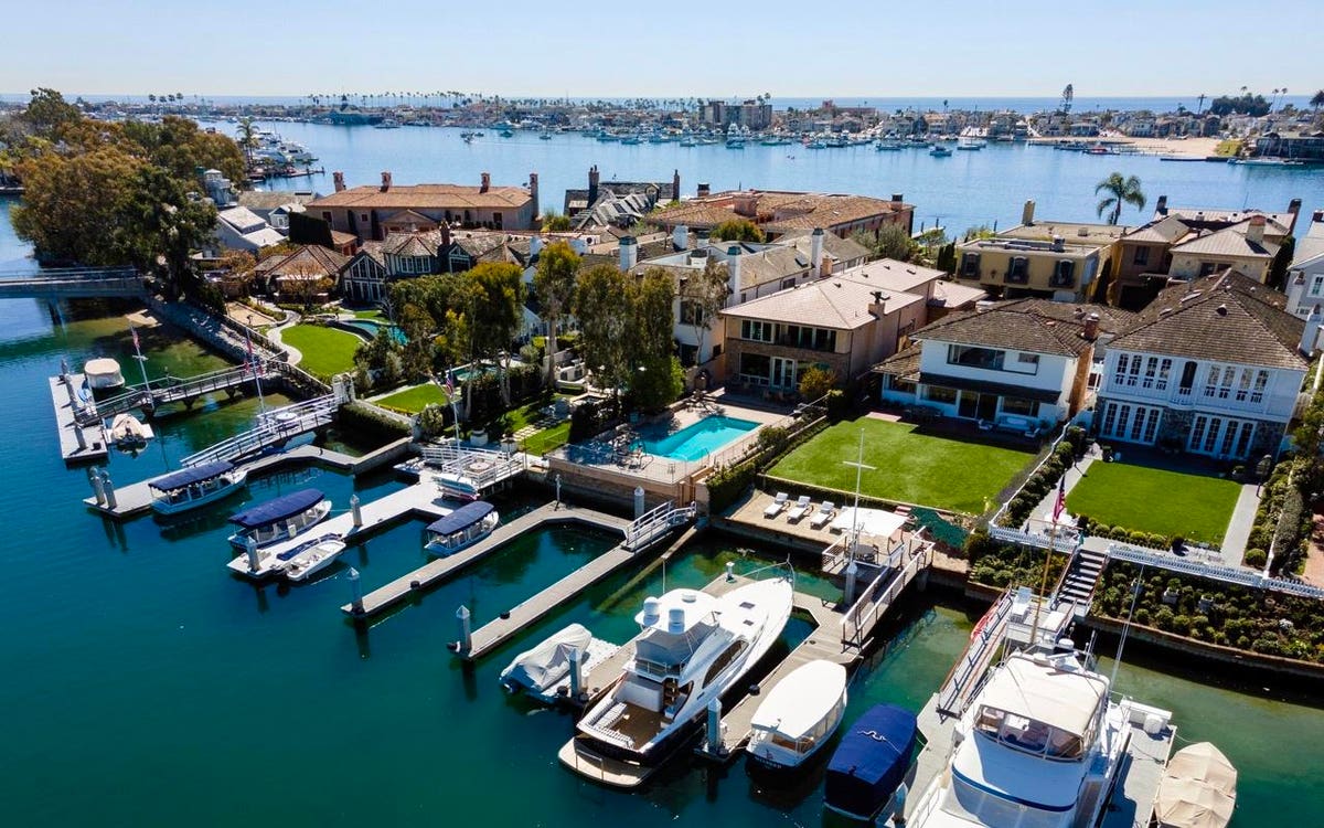 Une maison de 13,9 millions de dollars dans l'un des quartiers insulaires les plus exclusifs du sud de la Californie