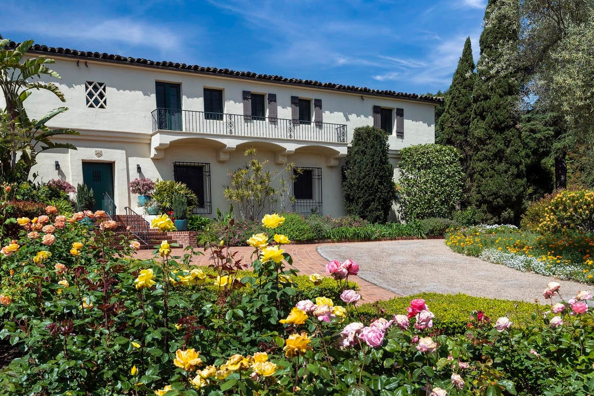 Le domaine de 6,9 ​​millions de dollars de Santa Barbara obtient les meilleures notes pour son design classique