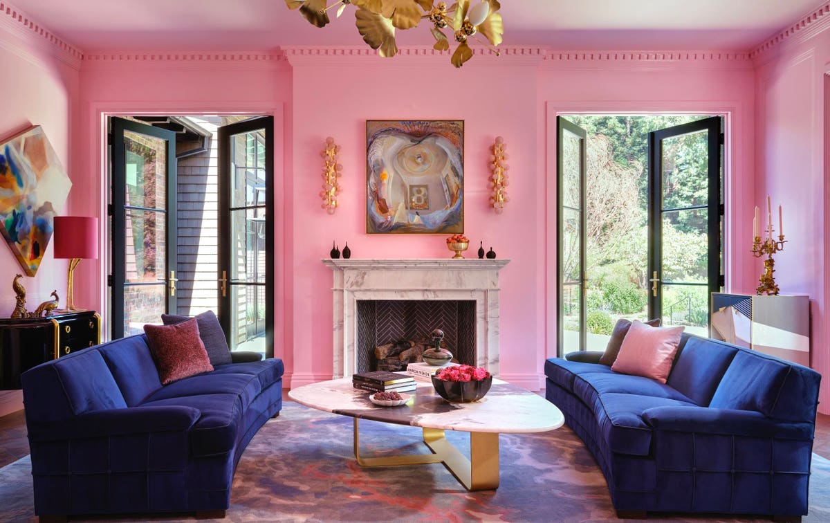 À l'intérieur d'une maison colorée de la Silicon Valley qui est éclaboussée de rose Barbie