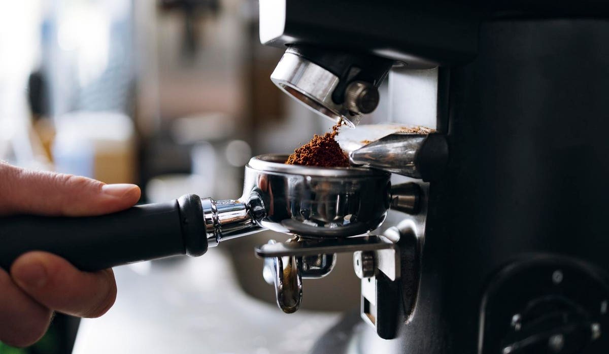 Célébrez la Journée nationale du café à la maison avec l'une de ces machines à café ou à expresso