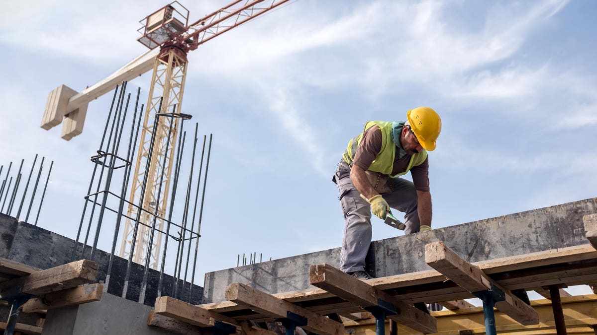 Un présent brûlant rencontre un avenir cool, créant des vents contraires pour la construction