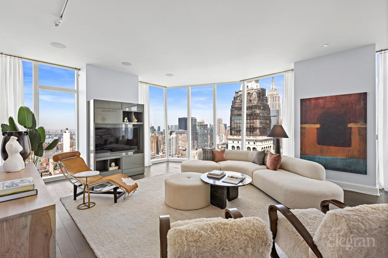 À l'intérieur d'une résidence de grande hauteur de 7,2 millions de dollars près de Madison Square Park avec vue sur les toits de Manhattan