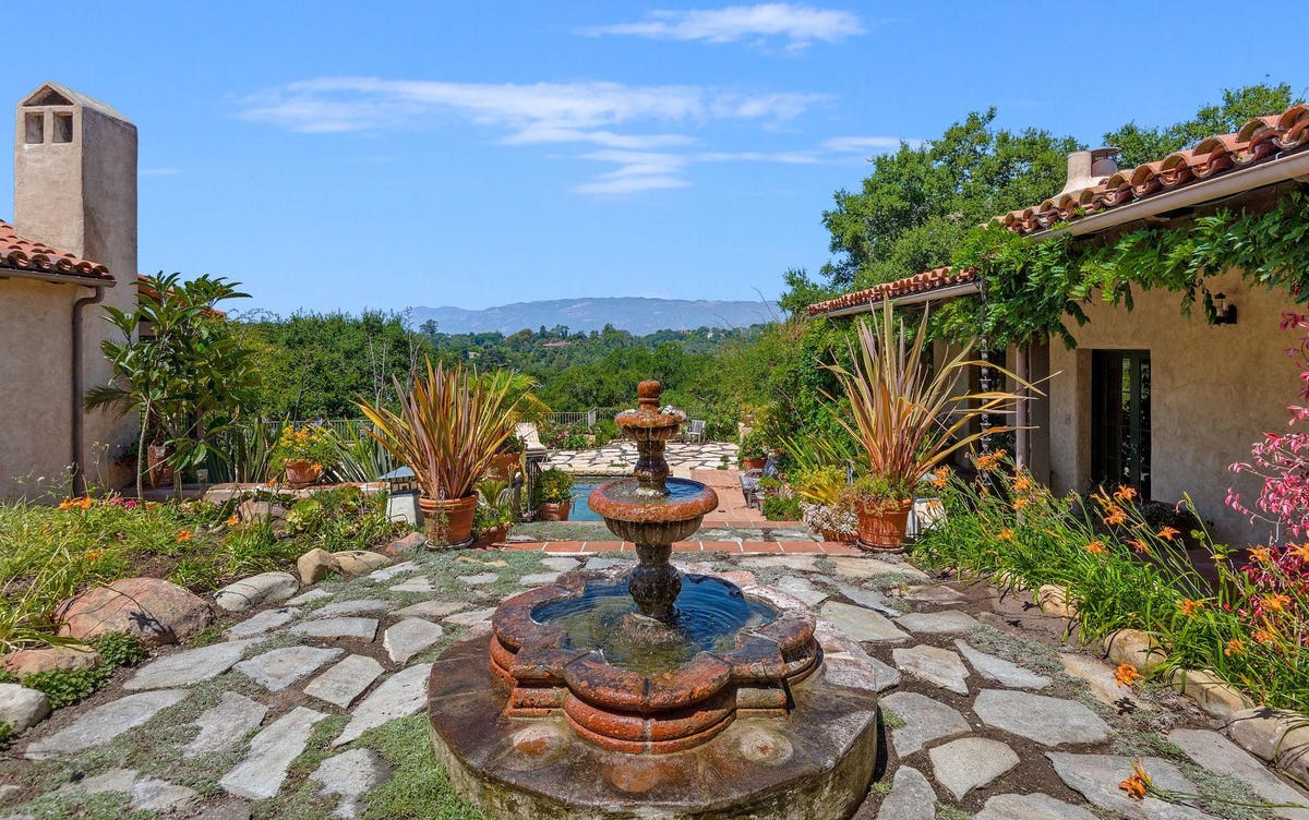 L'hacienda classique de 1925 est la maison de rêve de Santa Barbara