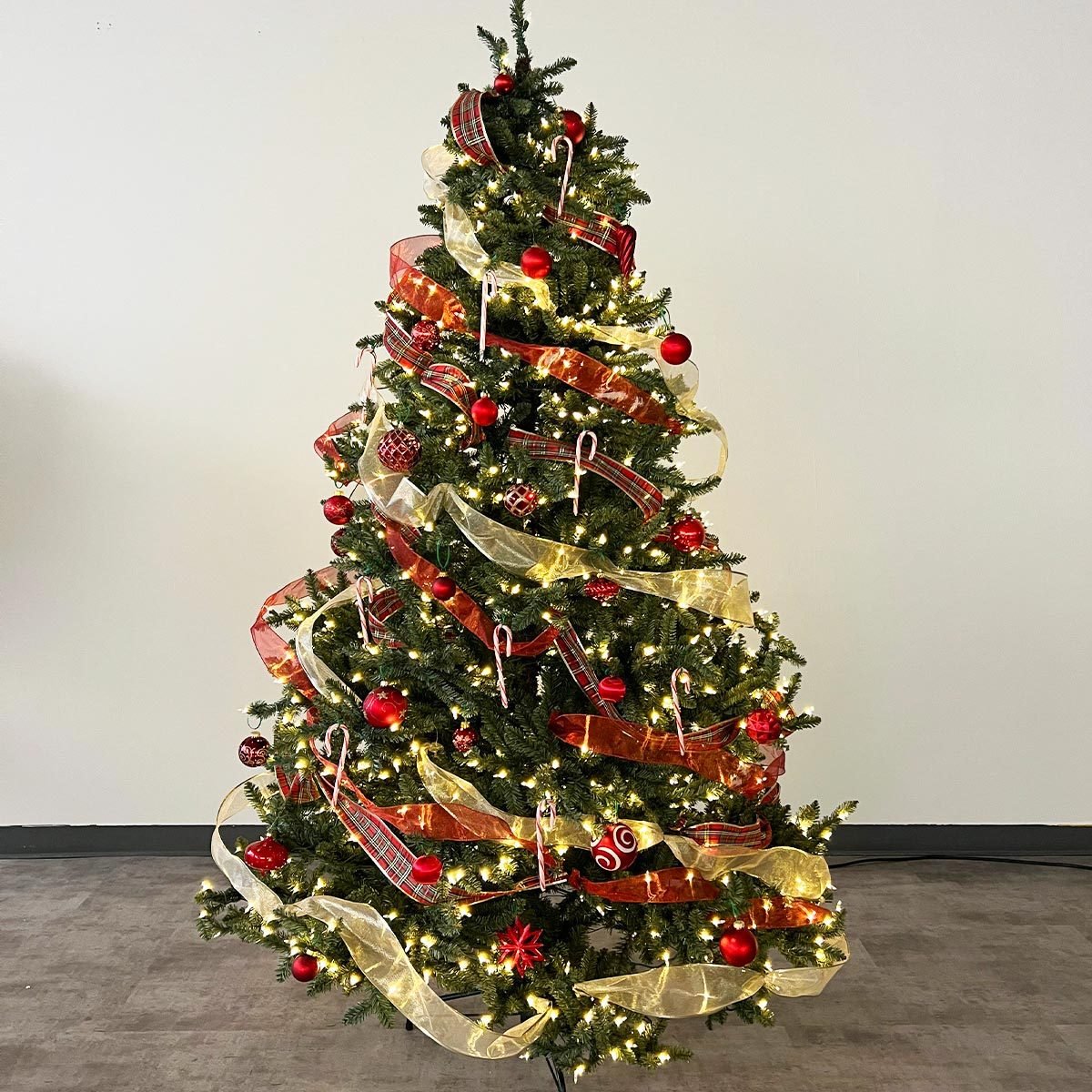 How To Put Ribbon On A Christmas Tree