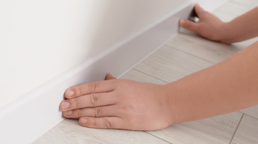 Le drapeau rouge de la plinthe que vous devez toujours vérifier avant d'acheter une maison