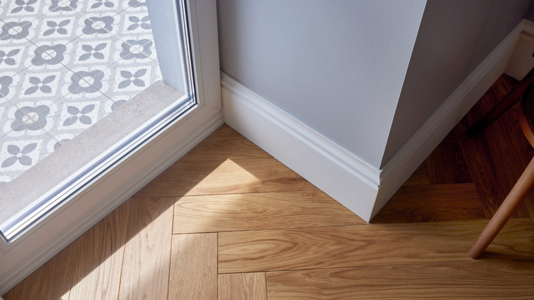 carrelage et plancher de bois franc