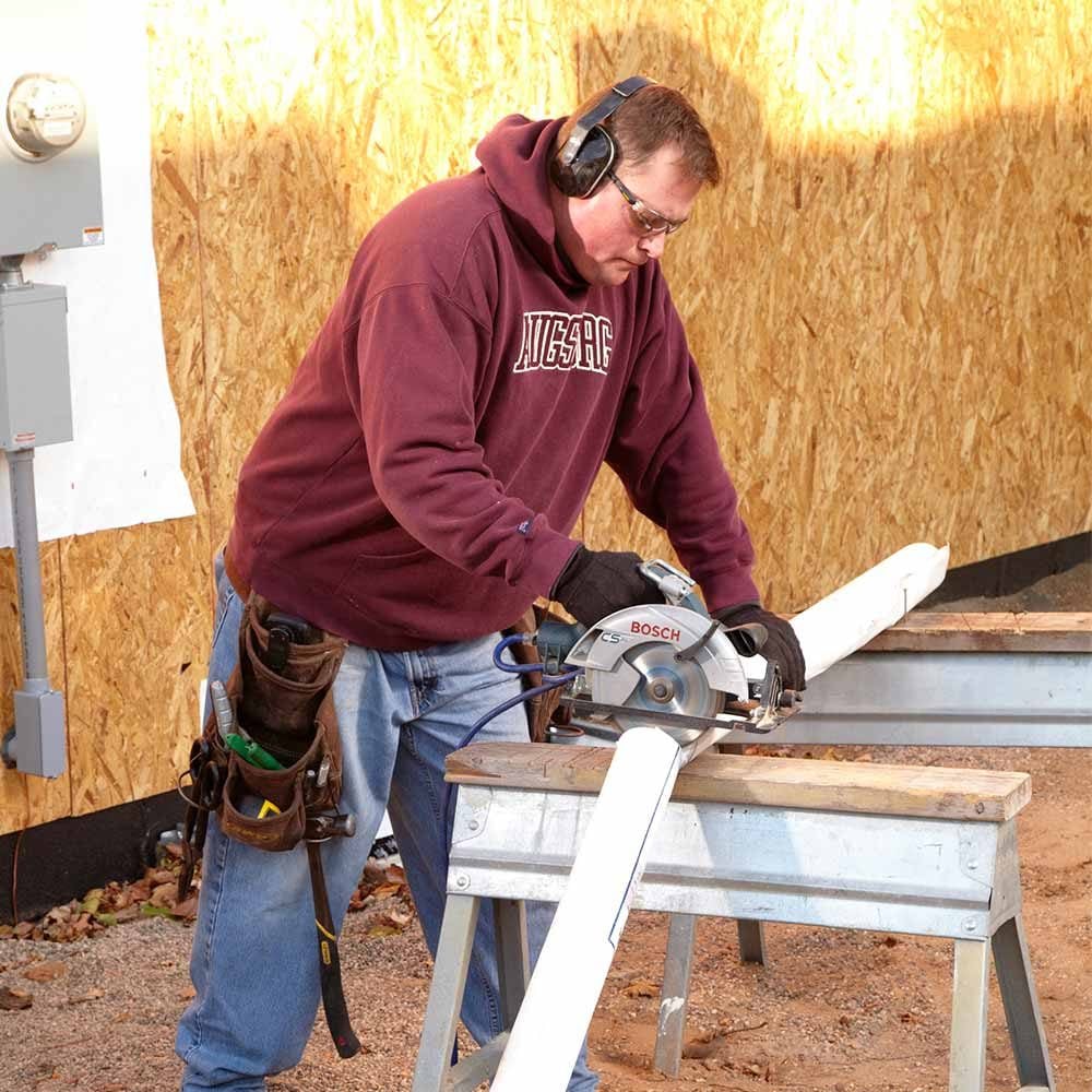 Marque Coupant un tube de maison enveloppant dans une taille gérable | Conseils Pro Construction