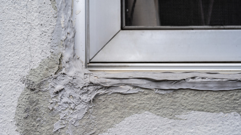 Joint de fenêtre mal calfeutré