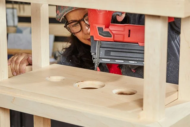 Transformez le désordre en succès avec ce chariot de rangement pour salle de sport à domicile Fhm25, installez un plateau de cloche de bouilloire Md P2 08 28 15b