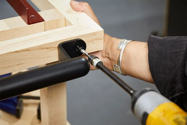 Transformez le désordre en succès avec ce chariot de rangement pour salle de gym à domicile Fhm25 avec poignée d'installation Md P2 08 28 23b.