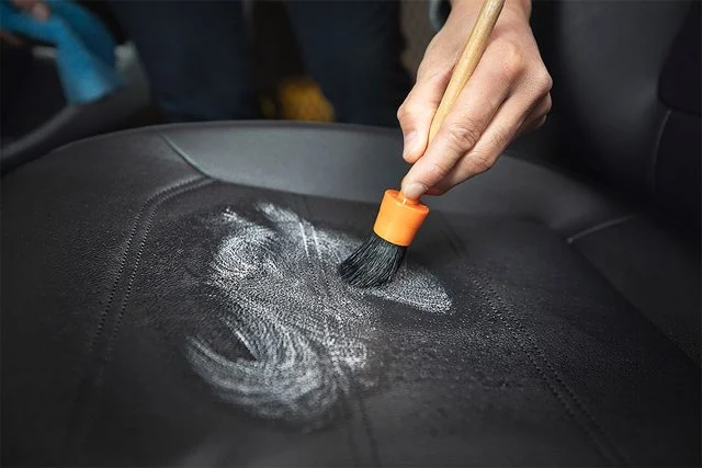 Comment nettoyer les sièges d'auto en cuir sans transpirer Option de brosse pour sièges d'auto en cuir propre Fhm