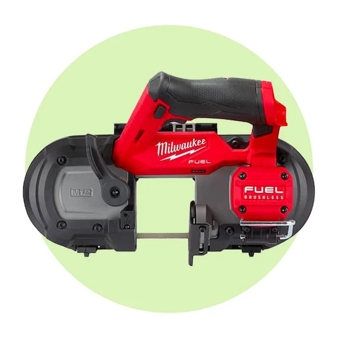 L'événement d'économies d'outils Home Depot Scie à ruban compacte sans fil Milwaukee M12 12v via Homedepot.com