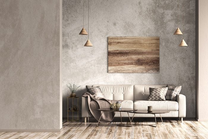 Design intérieur d'un appartement moderne, canapé beige dans le salon, mur en stuc en béton, design de maison