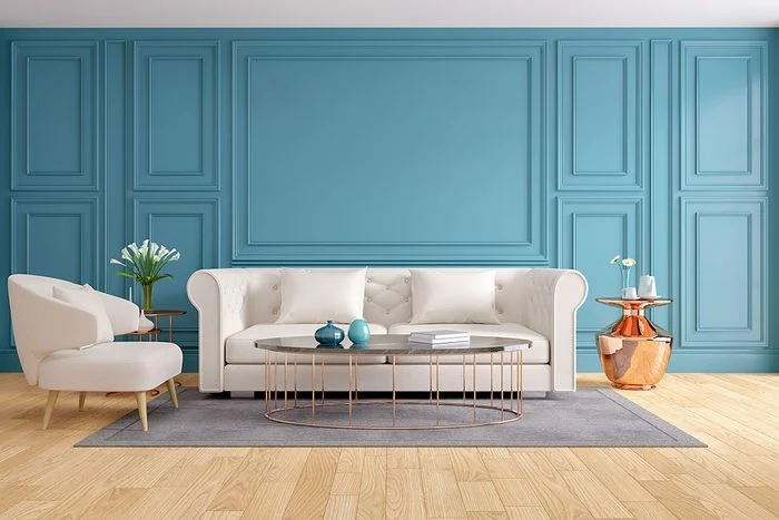 Design d'intérieur de salon moderne et classique, canapé blanc avec mur bleu