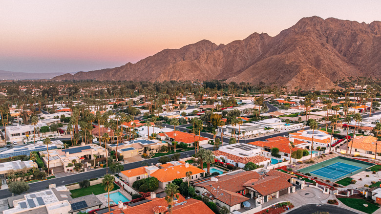 Une vue de la région de Palm Springs et de Desert Edge en Californie