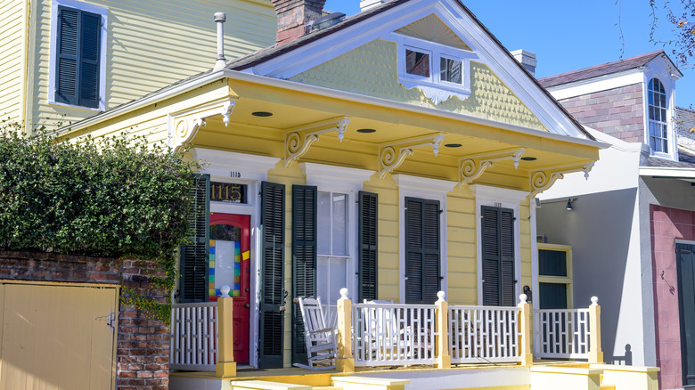 Maison à double fusil de chasse avec l'extension Camelback en Louisiane