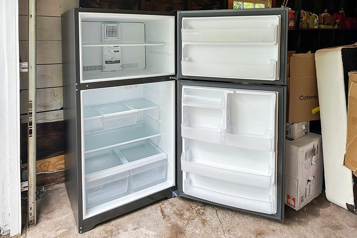Réfrigérateur à congélateur supérieur prêt pour garage Ge